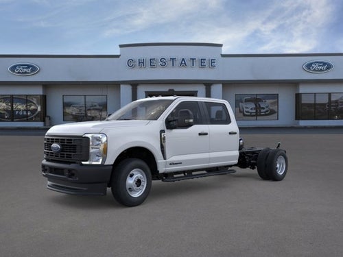 2025 Ford Chassis Cab Base