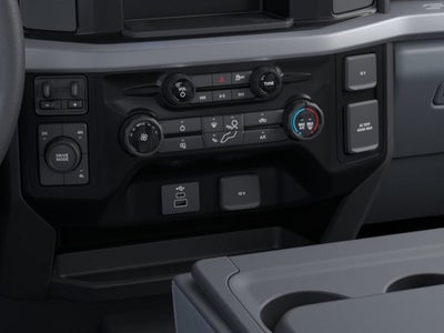 2025 Ford Chassis Cab Base