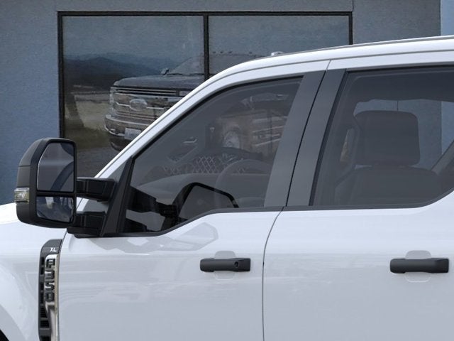 2025 Ford Chassis Cab Base