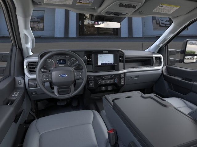 2025 Ford Chassis Cab Base