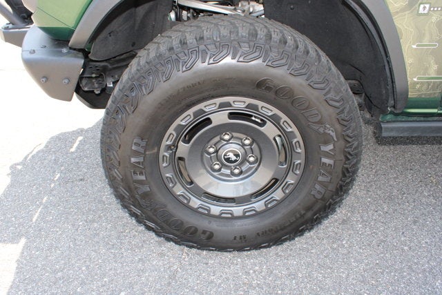 2023 Ford Bronco Everglades - Green exterior view 9