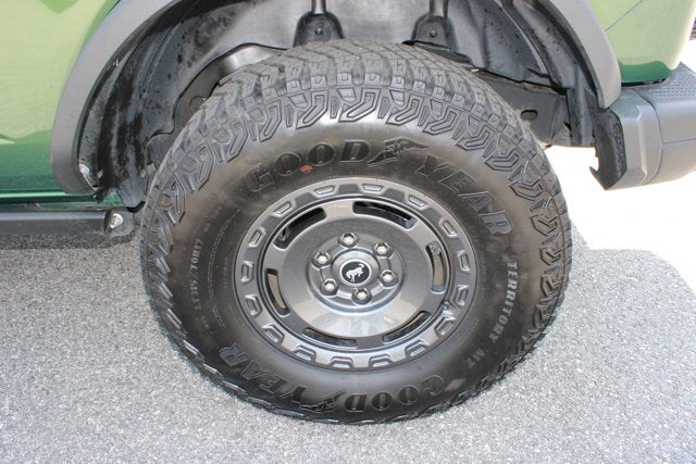 2023 Ford Bronco Everglades - Green exterior view 10