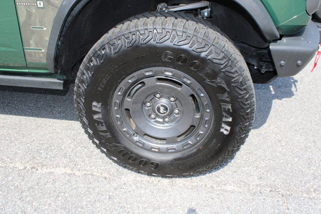 2023 Ford Bronco Everglades - Green exterior view 8