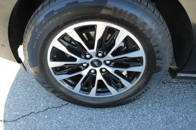 2025 Ford Expedition Platinum - Black exterior view 10