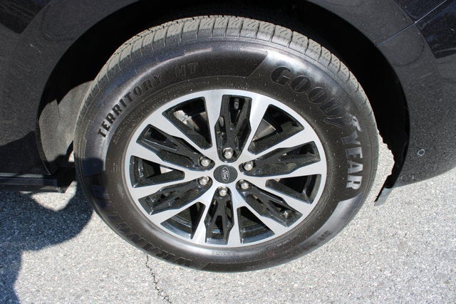 2025 Ford Expedition Platinum - Black exterior view 11