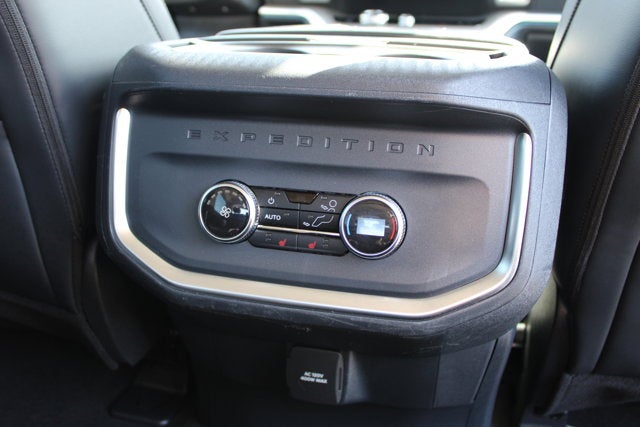 2025 Ford Expedition Platinum - Black exterior view 17