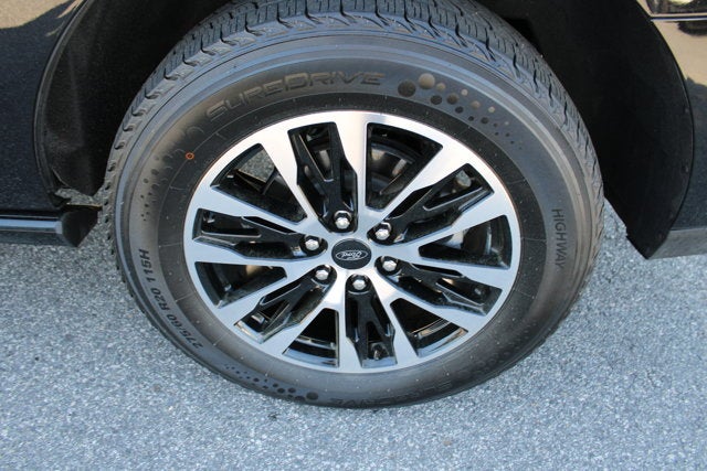 2025 Ford Expedition Platinum - Black exterior view 9