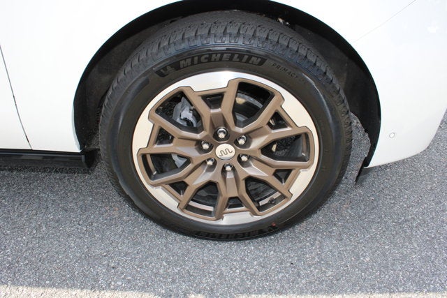 2025 Ford Expedition King Ranch - White exterior view 9