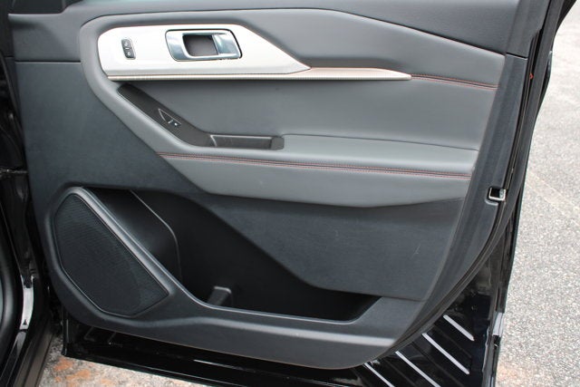 2025 Ford Explorer Active - Black exterior view 14