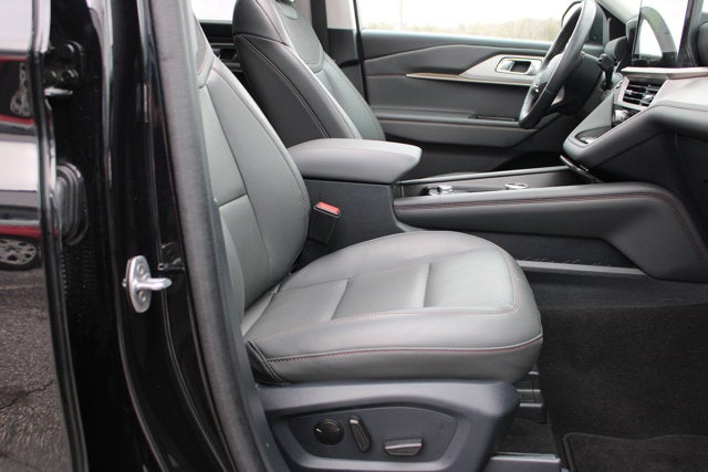 2025 Ford Explorer Active - Black exterior view 15