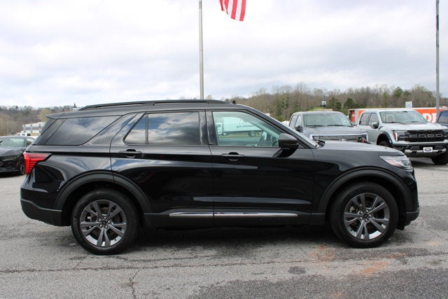 2025 Ford Explorer Active - Black exterior view 4