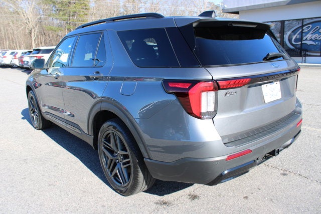 2025 Ford Explorer ST-Line - Gray exterior view 7