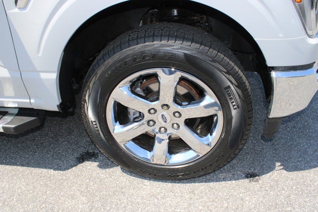 2023 Ford F-150 Lariat - Gray exterior view 9