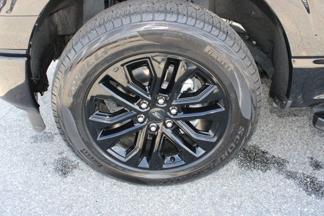 2025 Ford F-150 XLT - Black exterior view 10
