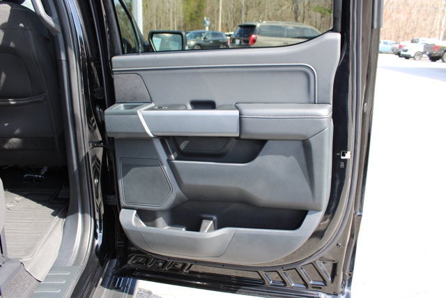 2025 Ford F-150 XLT - Black exterior view 14