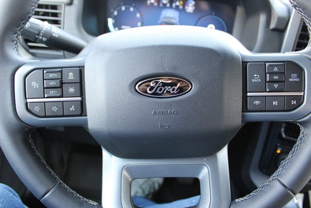 2025 Ford F-150 XLT - Black exterior view 17