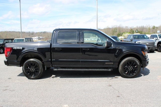 2025 Ford F-150 XLT - Black exterior view 5