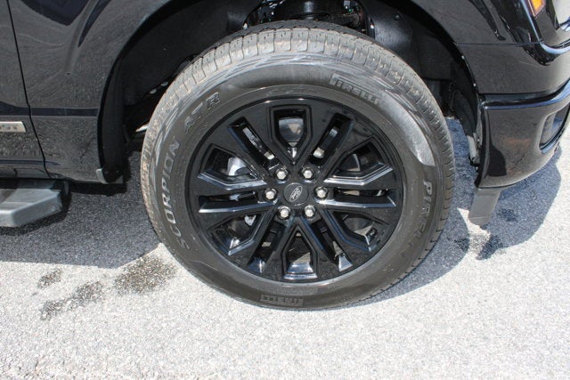 2025 Ford F-150 XLT - Black exterior view 9