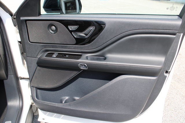 2025 Lincoln Aviator Premier - White exterior view 18