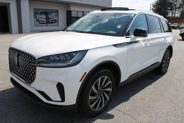 2025 Lincoln Aviator Premier - White exterior view 2