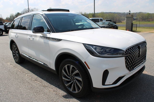 2025 Lincoln Aviator Premier - White exterior view 4