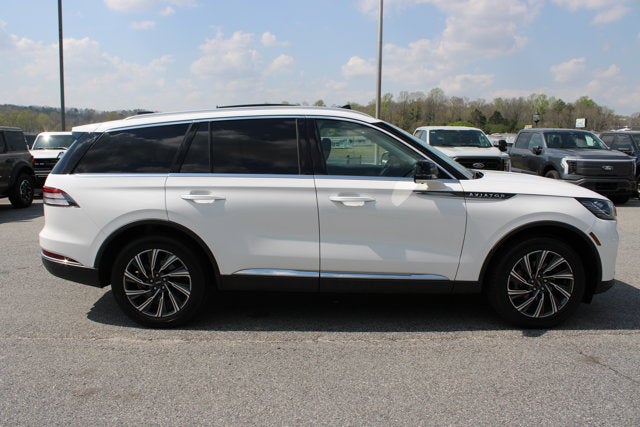2025 Lincoln Aviator Premier - White exterior view 5