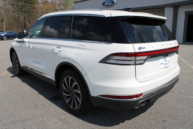 2025 Lincoln Aviator Premier - White exterior view 8