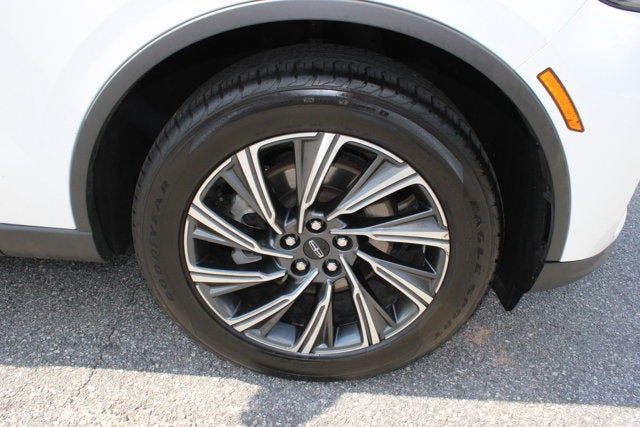 2025 Lincoln Aviator Premier - White exterior view 9