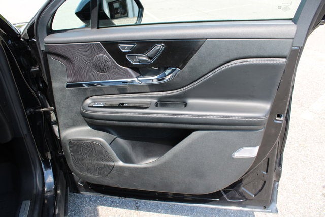 2025 Lincoln Corsair Premier - Black exterior view 16
