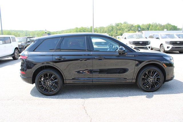 2025 Lincoln Corsair Premier - Black exterior view 8