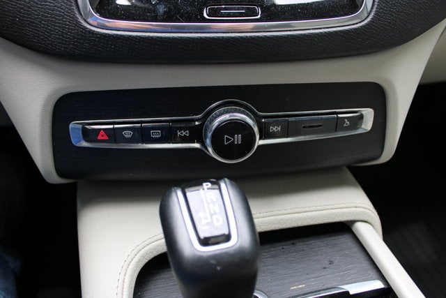 2020 Volvo XC90 Momentum